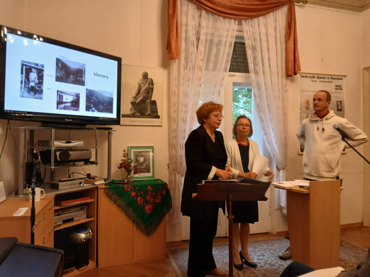 Mehr über den Artikel erfahren Poetisches Lagerfeuer „Ich bin der Phönix – nur im Feuer sing’ ich!“ im Rahmen der Interkulturellen Tage 2025